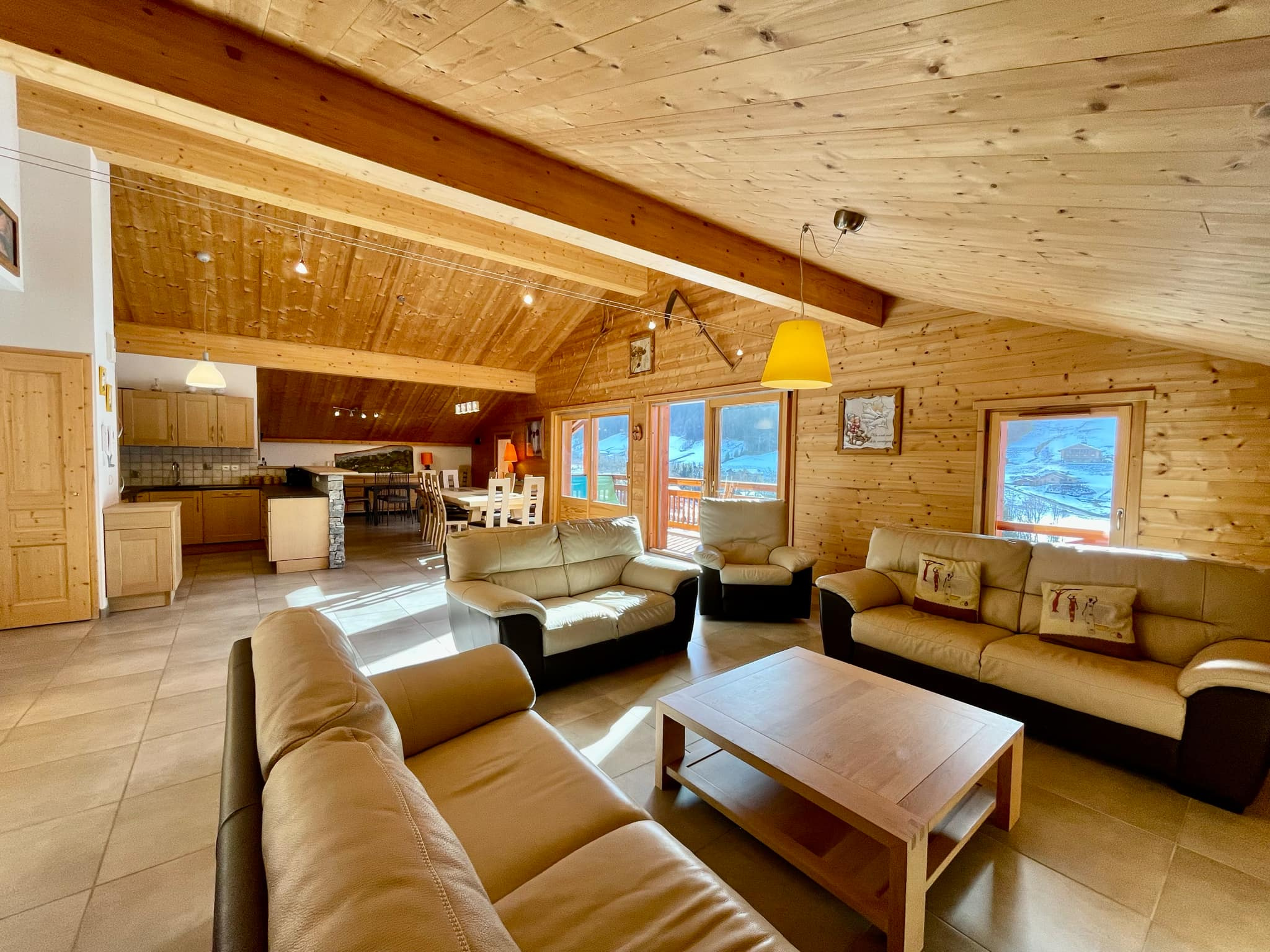 Appartement + 2 garages + 2 caves